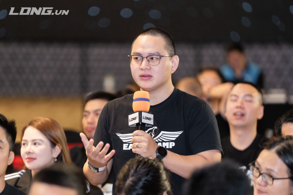 Tôi học Eagle Camp của Thầy Phạm Thành Long được 1 năm. Đây là 3 thứ tôi tưởng đã biết — cho đến khi bị buộc phải nhìn thẳng vào bằng chứng thực tế. z8001044435857 2e1452859a626fd3b3a47f1f4861b4f6